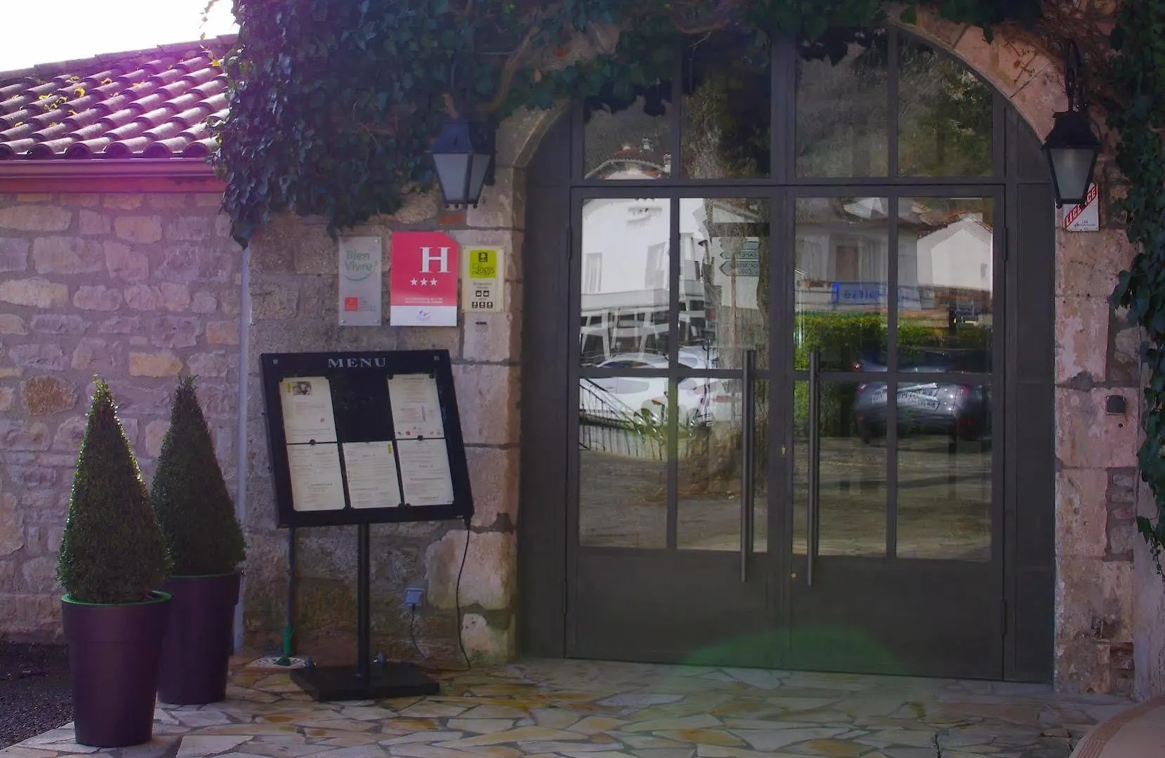 Logis hôtel Spa La Truite Dorée Vers  Hotel